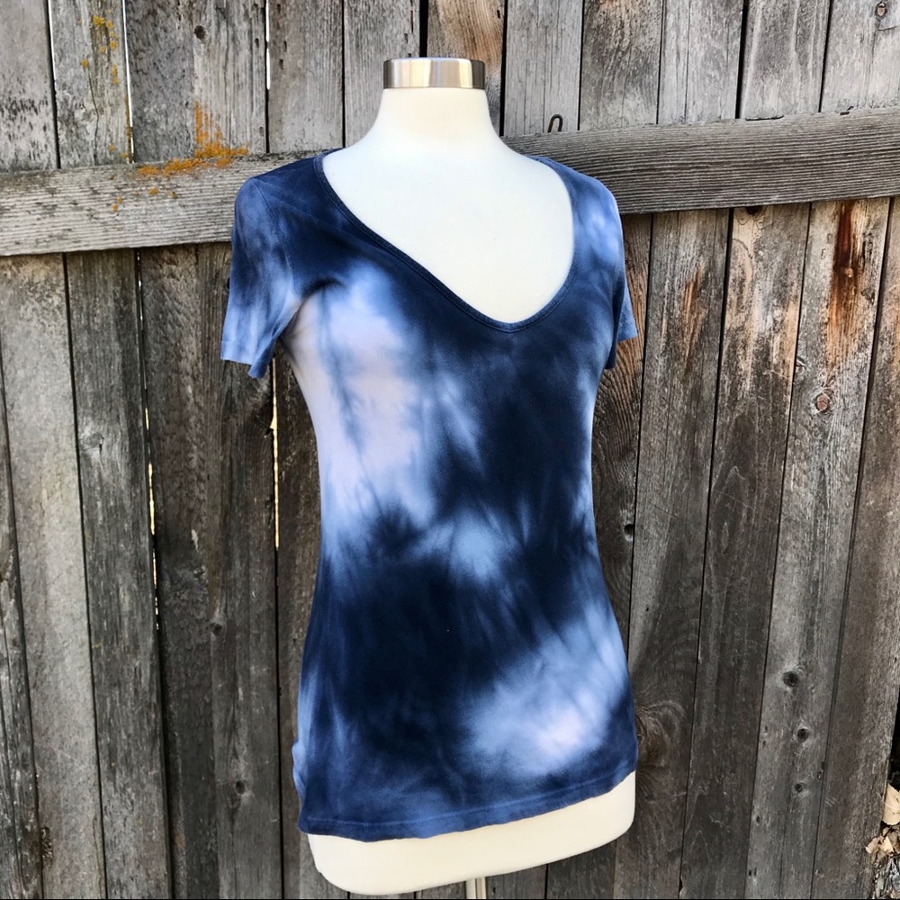 Brandy Melville Blue & White Tie Dyed Bleach Dye V-Neck Top Shirt OSFM Summer